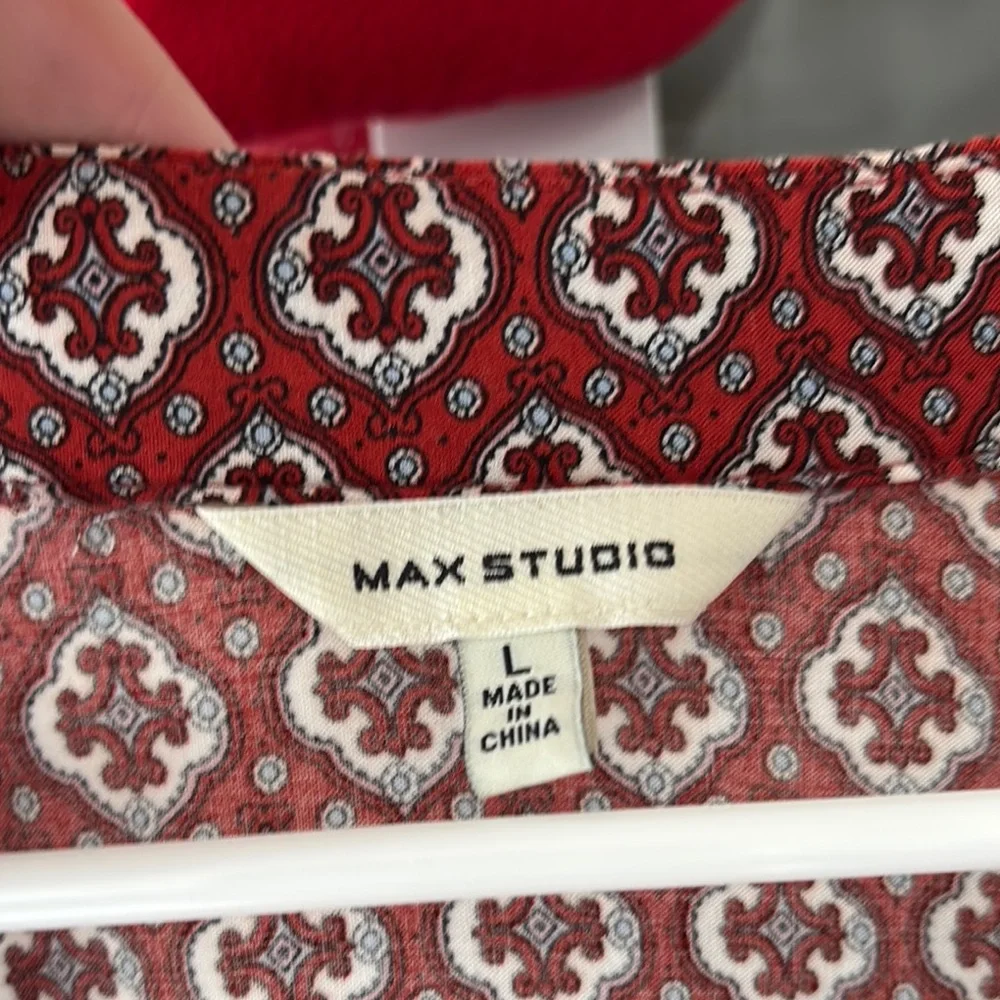 Max Studio Red Mini Dress with V-Neck and Cuffed Sleeves - Picture 2 of 4